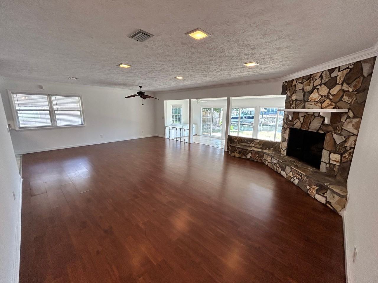 205 Sunset Ln - Photo 2 of 29