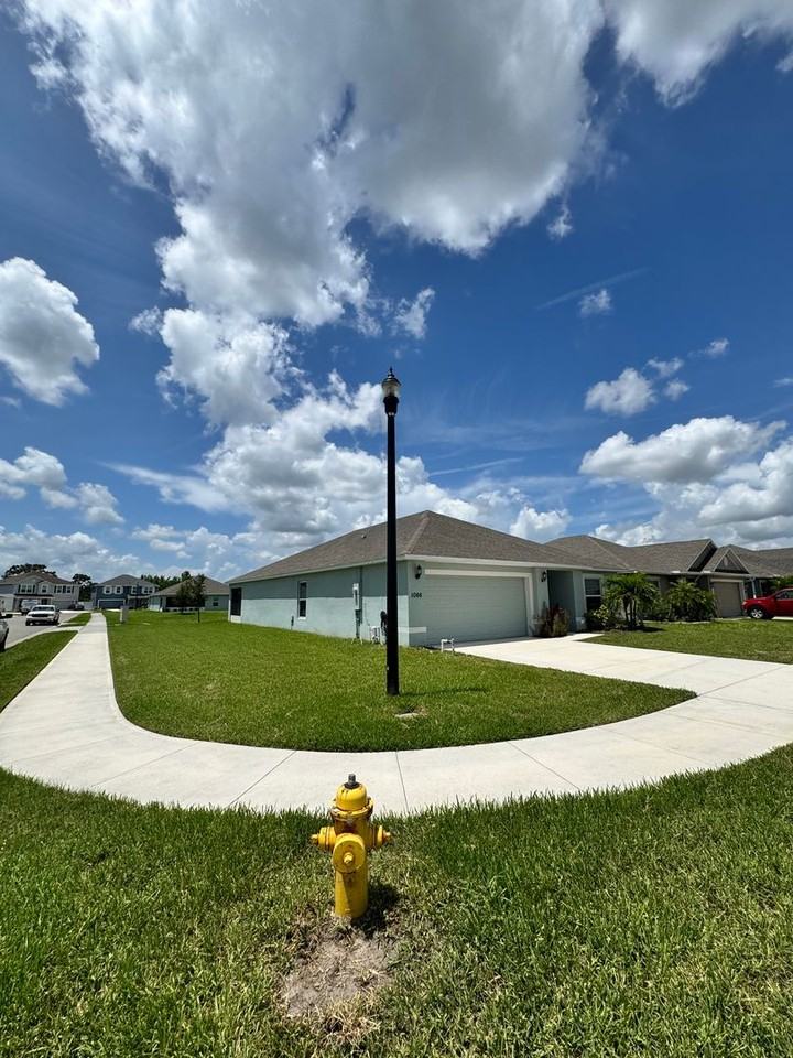 1066 Dania Cir Ne ##Ne - Photo 3 of 50