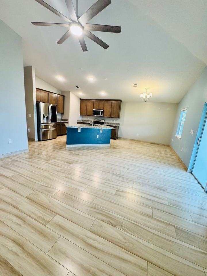 1066 Dania Cir Ne ##Ne - Photo 6 of 50