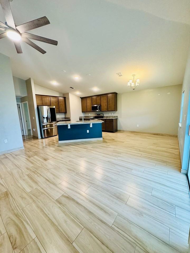 1066 Dania Cir Ne ##Ne - Photo 7 of 50