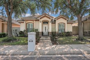 featured image of 612 E Thornhill Ave