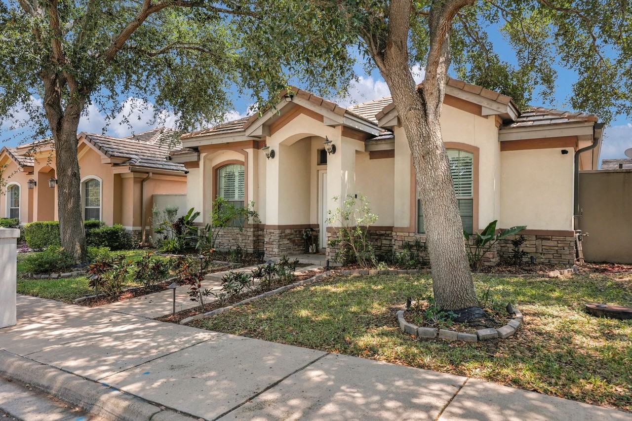 612 E Thornhill Ave - Photo 3 of 21