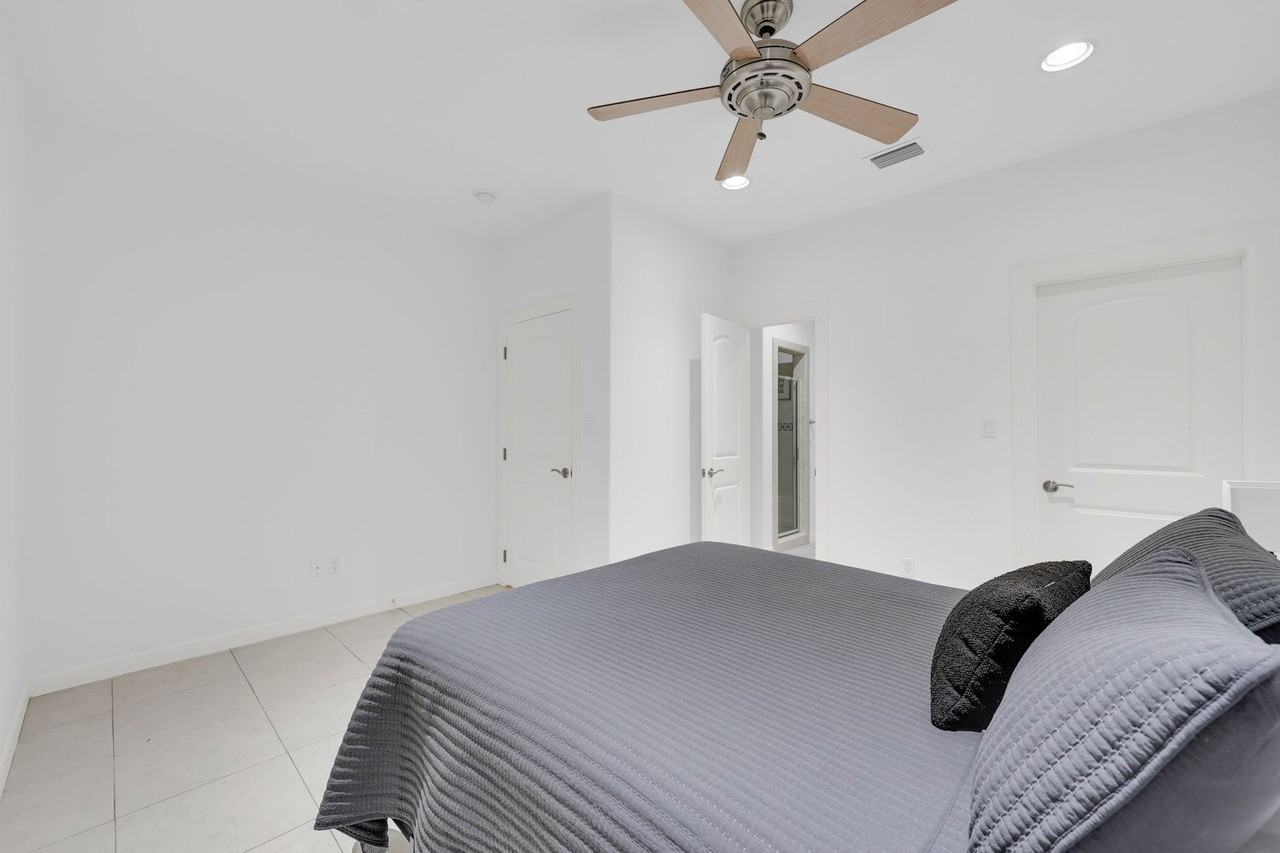 612 E Thornhill Ave - Photo 4 of 21