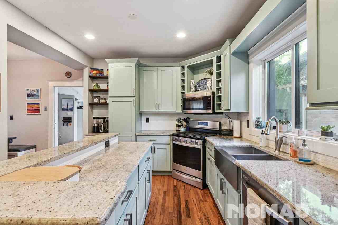 220 S Emerson St - Photo 3 of 34