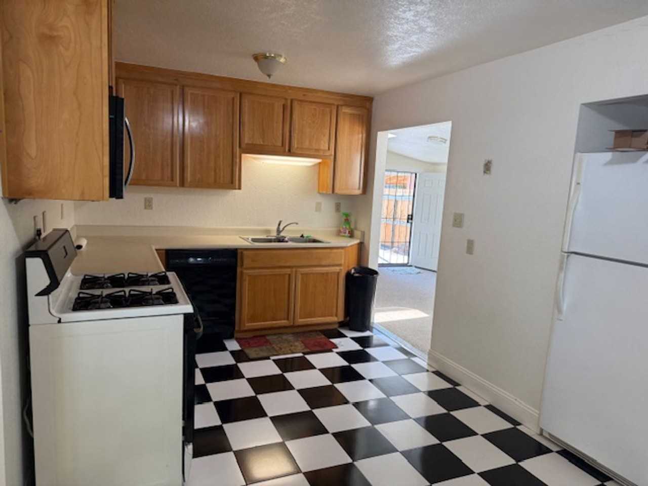 1320 Wilson Ave - Photo 5 of 19