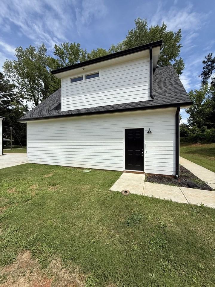 209 Briarcliff Ln - Photo 3 of 9