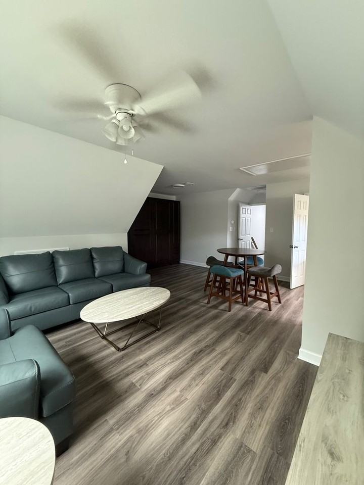 209 Briarcliff Ln - Photo 4 of 9