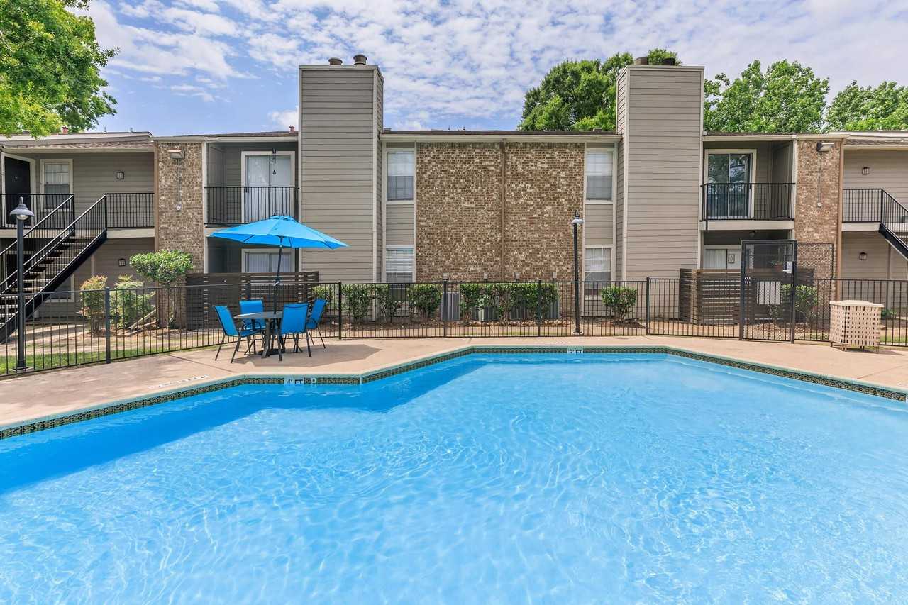 Oak Run Manor - Photo 2 of 24