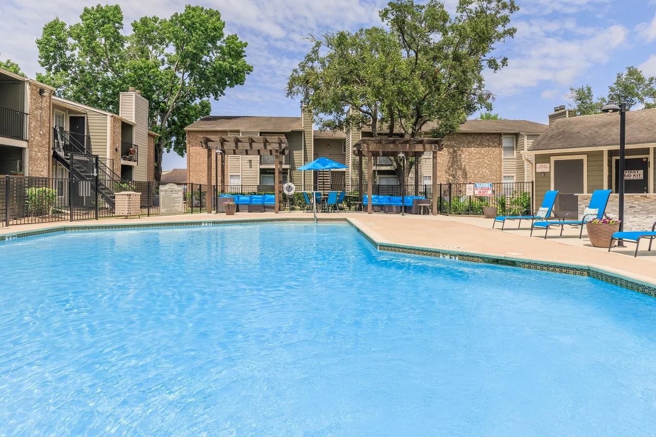 Oak Run Manor - Photo 7 of 24