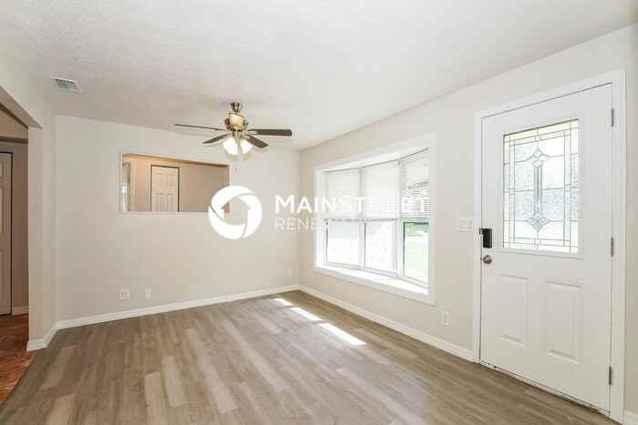 239 Brittany Ave - Photo 3 of 15