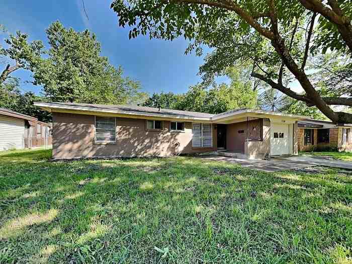 1734 Buena Vista St - Photo 2 of 21