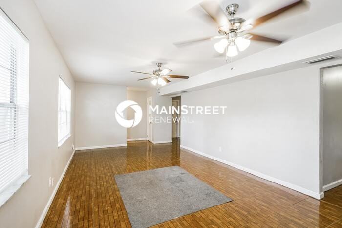 6010 Memorial Hwy - Photo 3 of 17