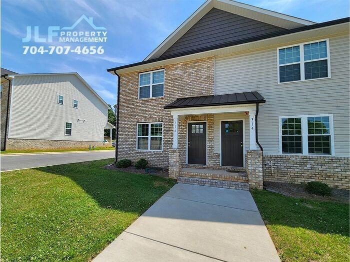 316 S Main St - Photo 2 of 28