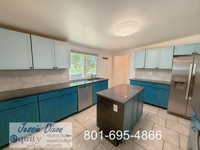 666 E 675 N - Photo 2 of 31