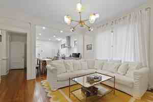 featured image of 211 W 40th St #NA