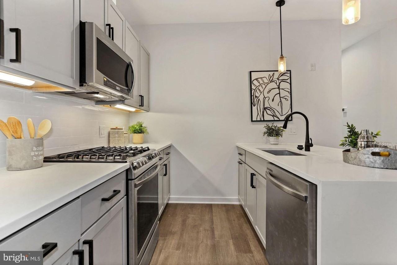 2612 University Pl Nw #1 - Photo 3 of 20
