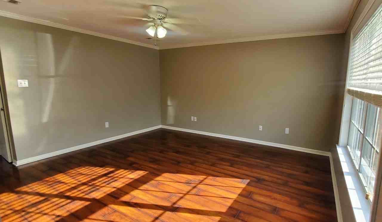 4624 Parkoaks Dr #21 - Photo 2 of 12