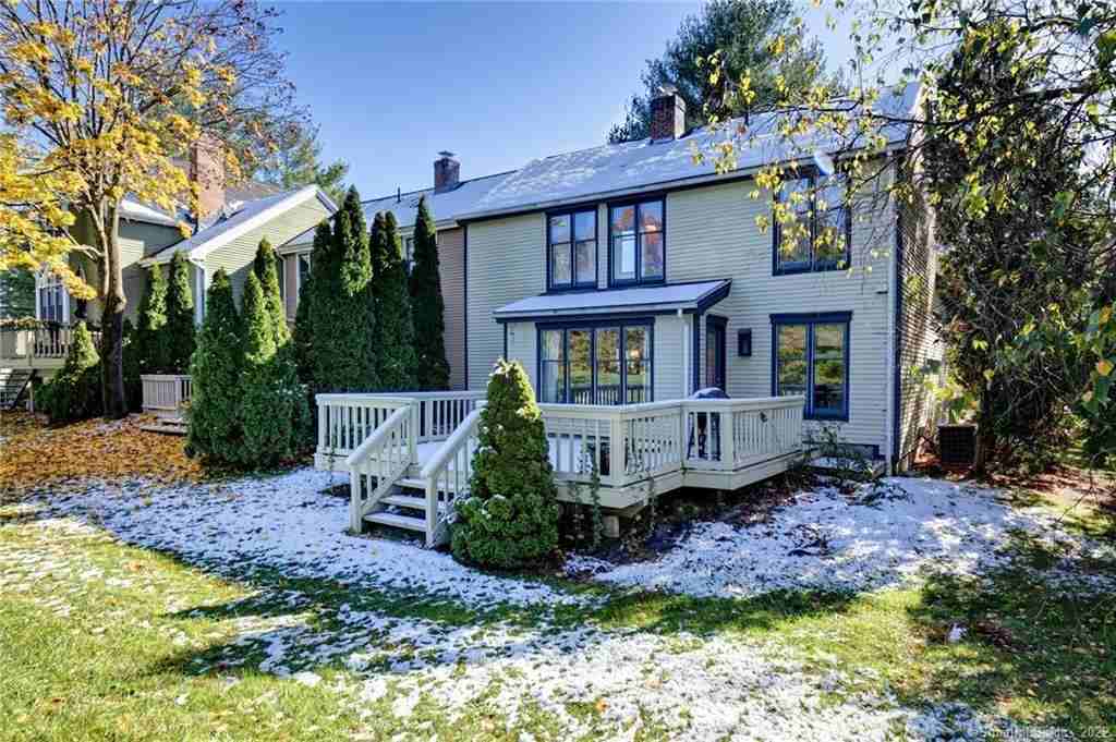 7 Farm Dr #7 - Photo 3 of 20