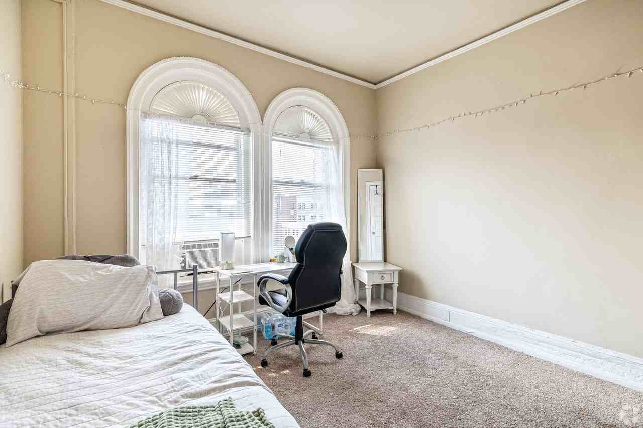 Chesterfield Apartments - Photo 5 of 32