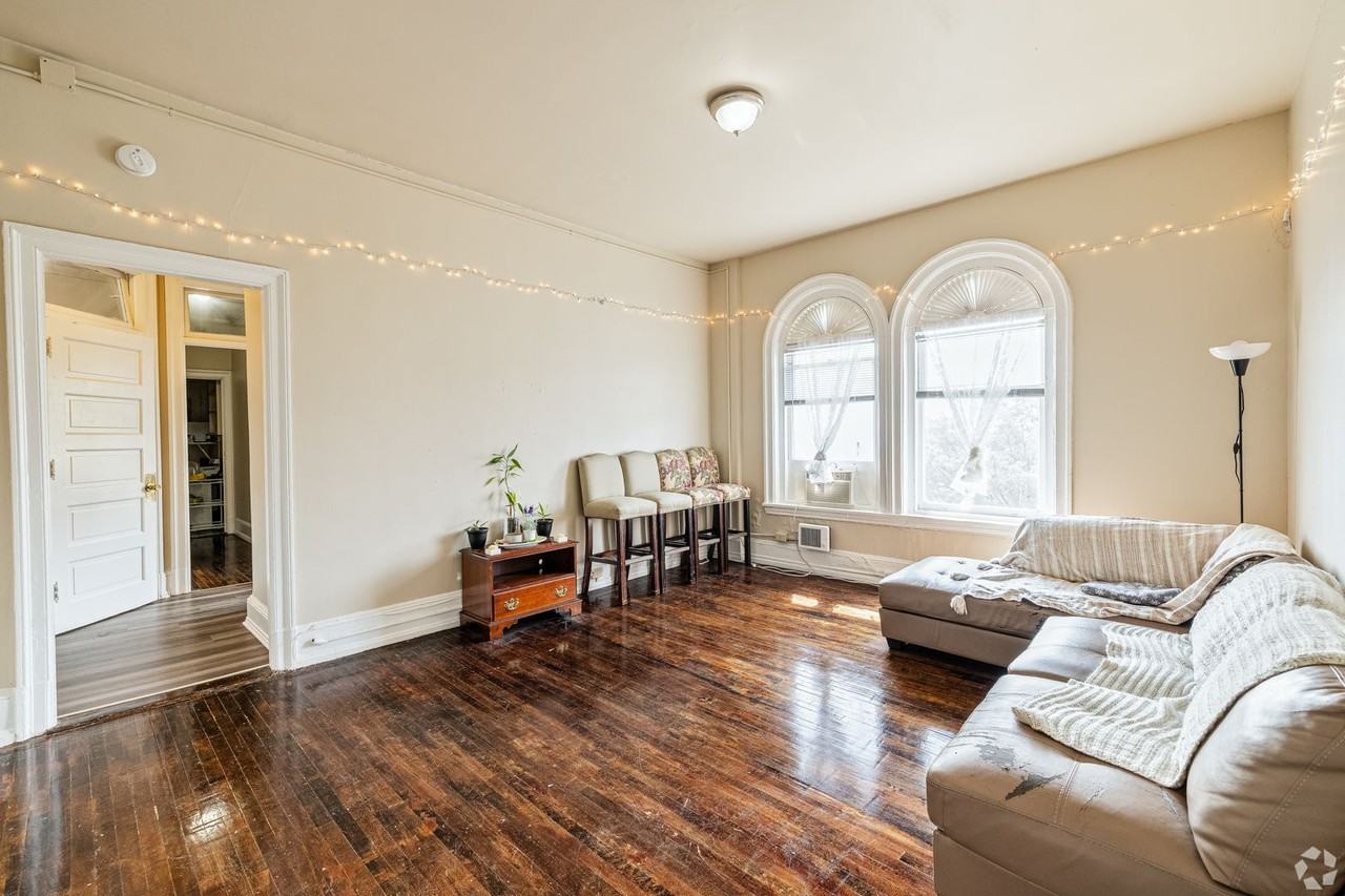 Chesterfield Apartments - Photo 6 of 32