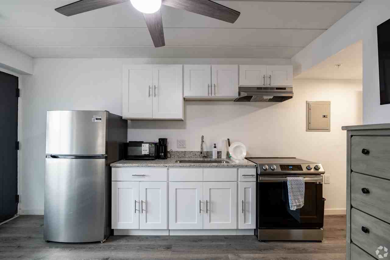 Lux off Washington - Photo 2 of 50