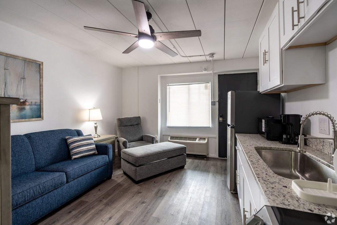 Lux off Washington - Photo 4 of 50