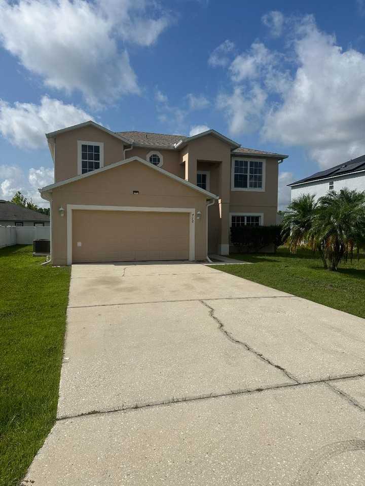 712 Parrot Ct - Photo 2 of 20