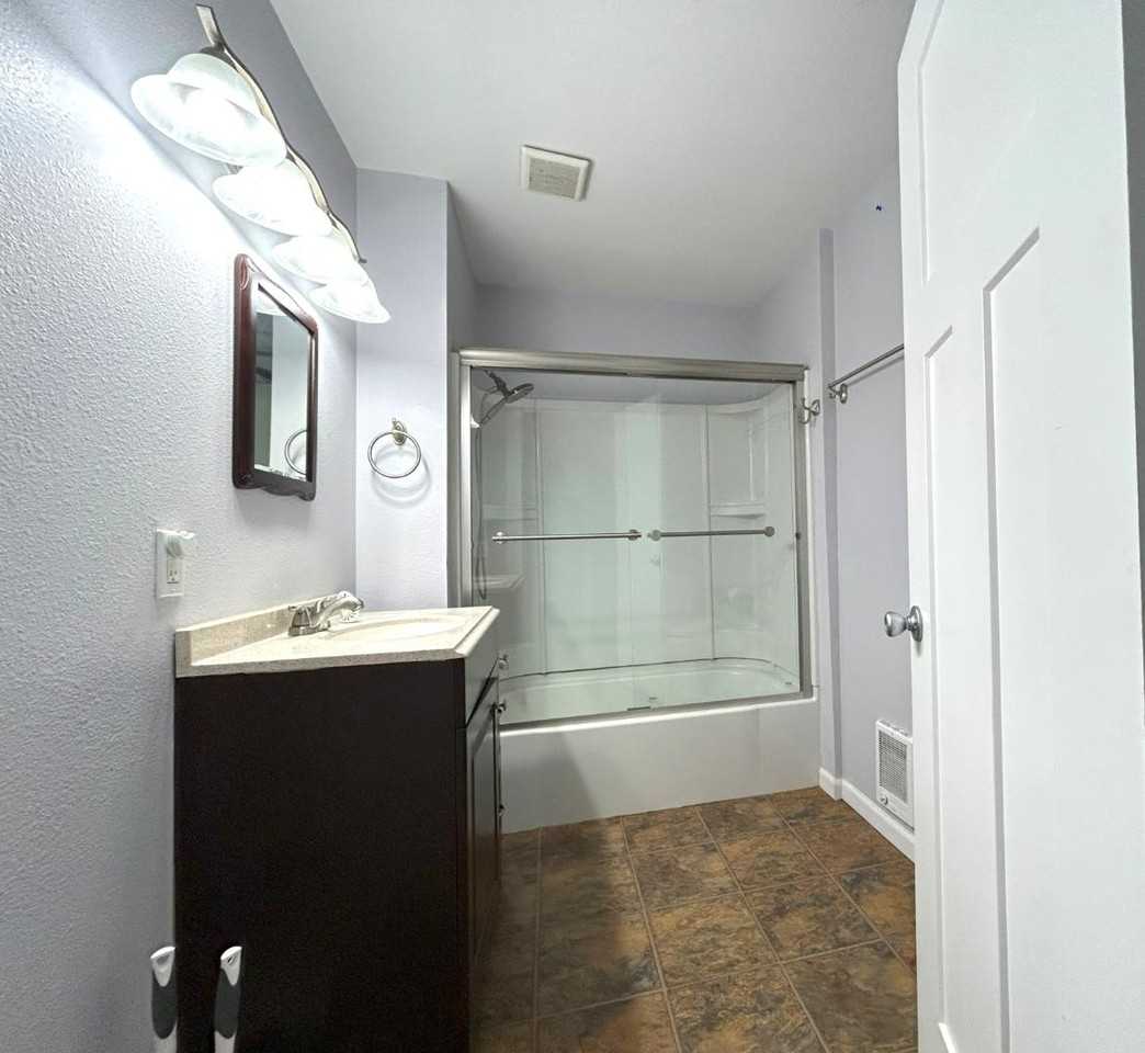 209 Lake St Se - Photo 2 of 20