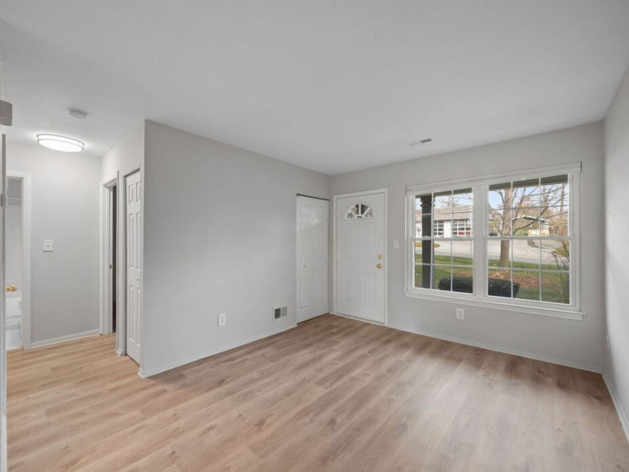 Plymouth Gardens Apartments - Photo 7 of 22