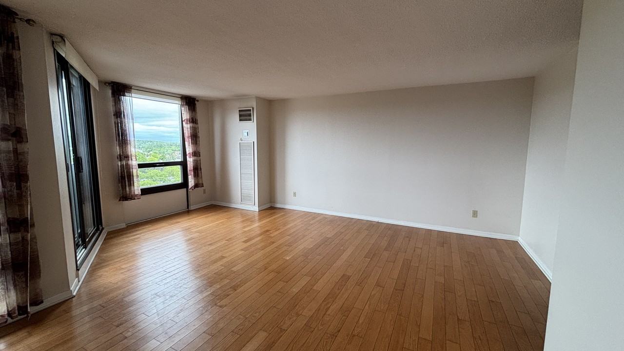 110 Rue du Château #1105 - Photo 2 of 13