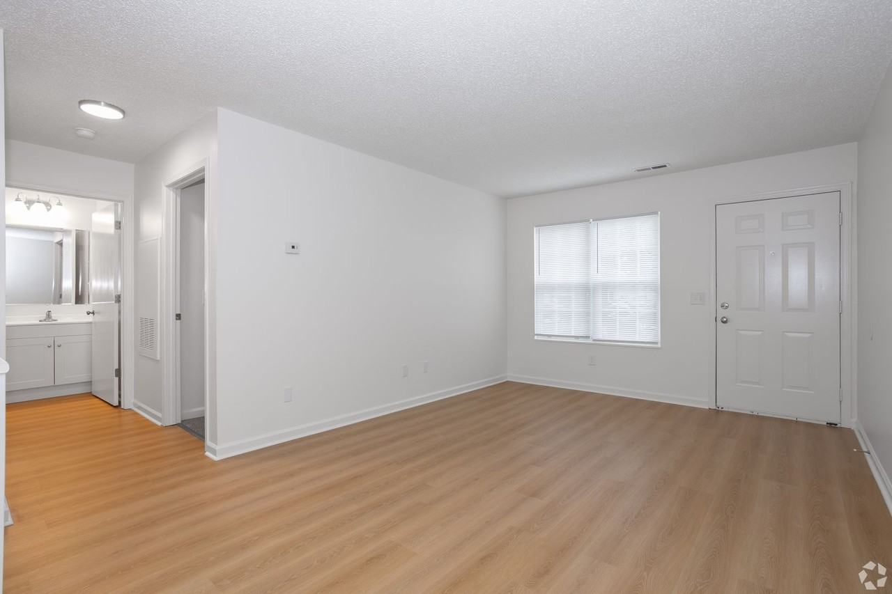 Coventry Apartments - Photo 3 of 34
