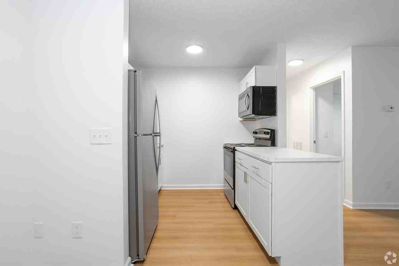 Coventry Apartments - Photo 4 of 34