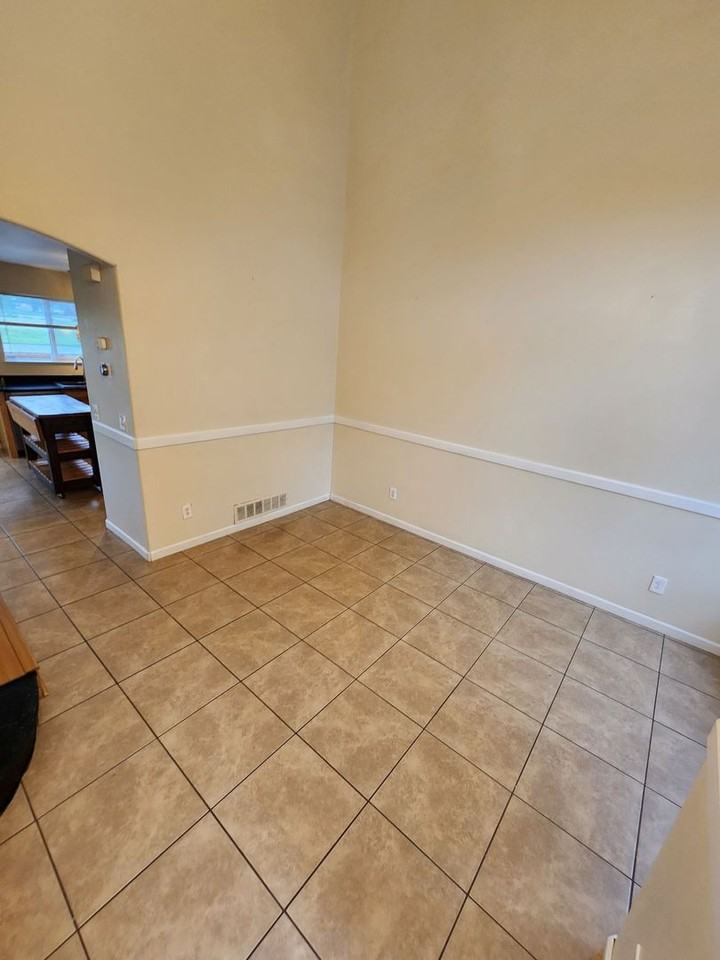 4556 Gunbarrel Dr - Photo 3 of 21