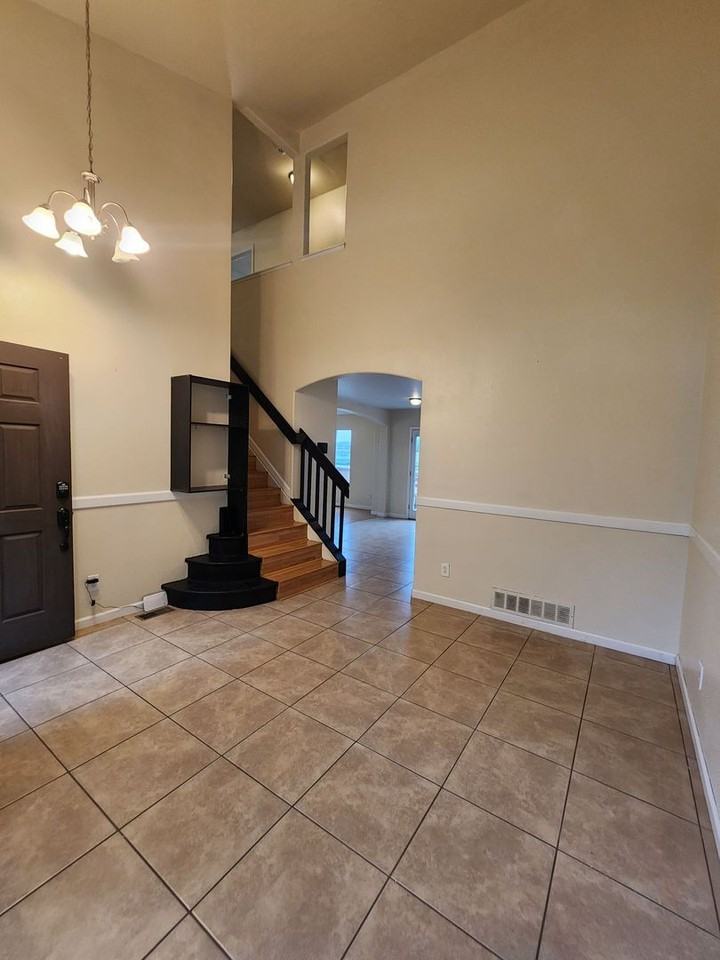 4556 Gunbarrel Dr - Photo 4 of 21