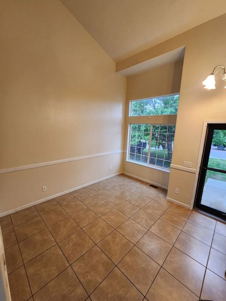 4556 Gunbarrel Dr - Photo 5 of 21