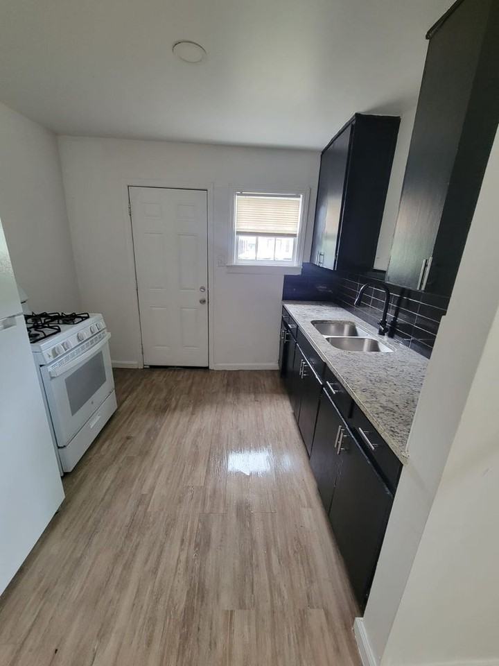 222 N 19th St - Photo 5 of 17