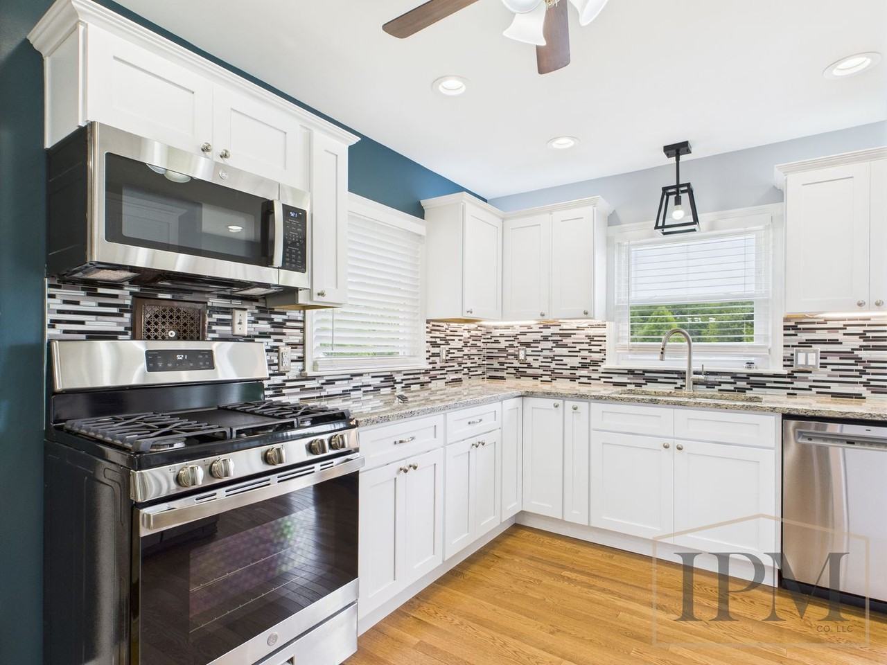 17 Charles Ave - Photo 3 of 28