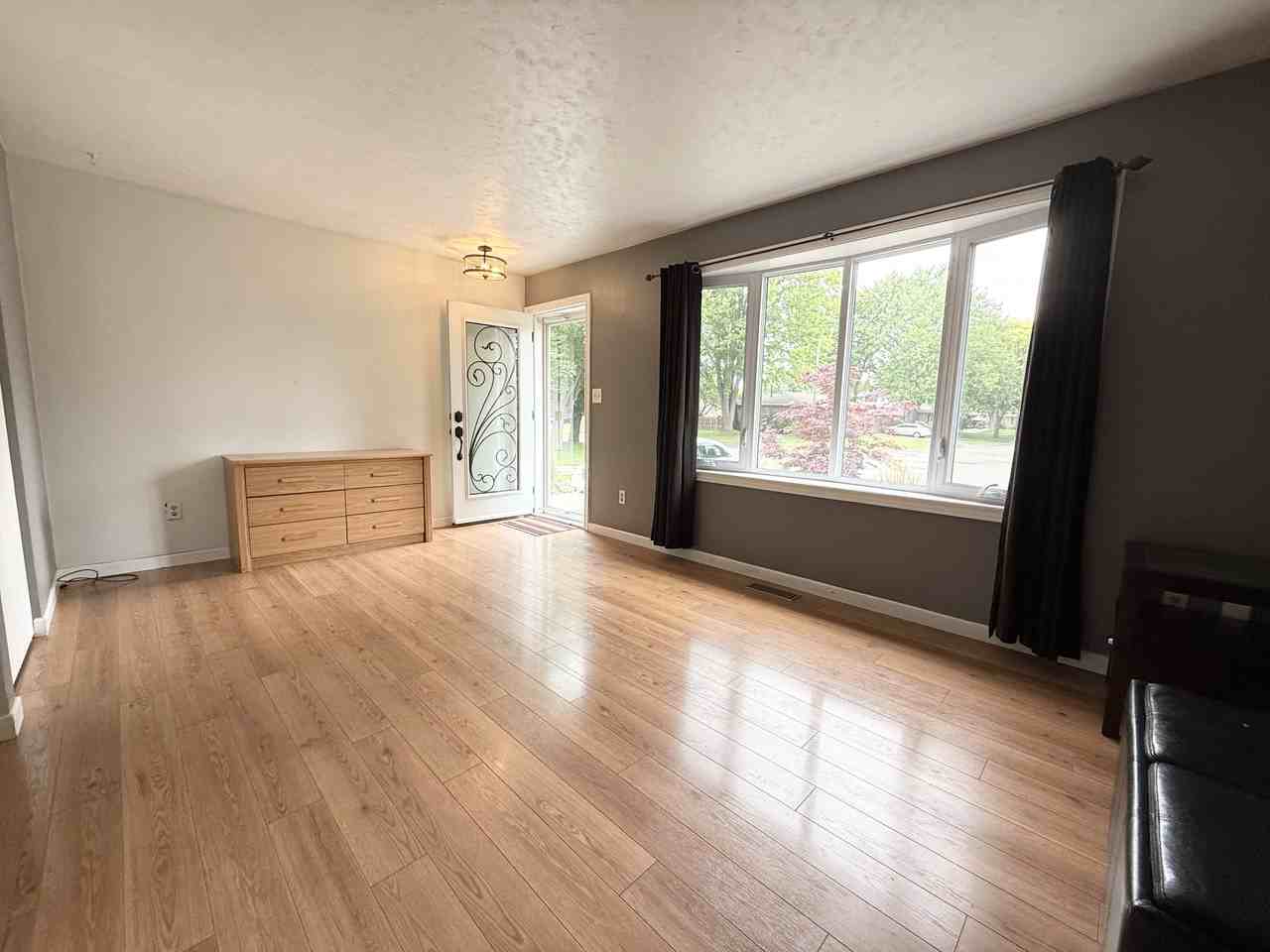 144 Berry St - Photo 3 of 24