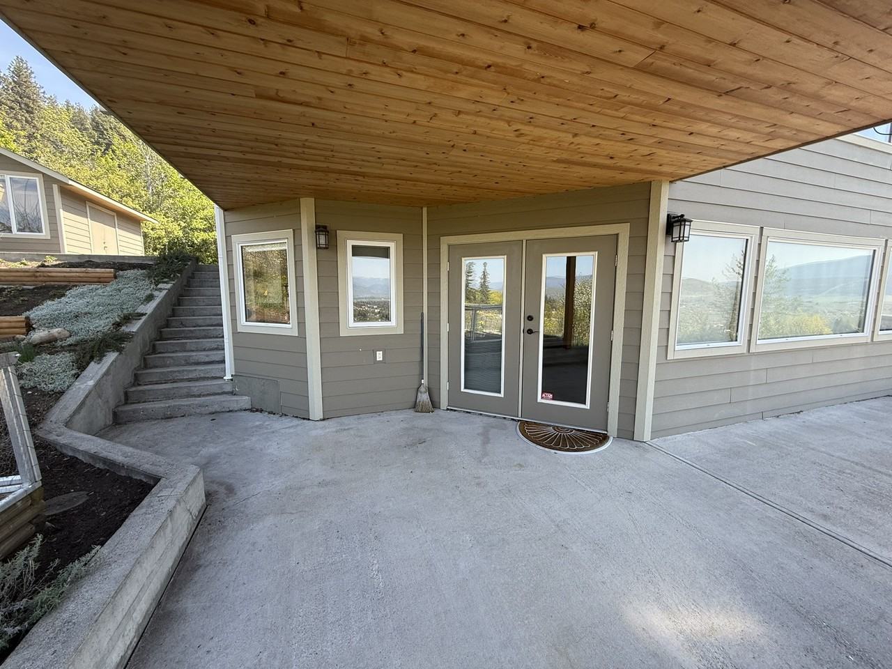 996 Galiano Rd - Photo 2 of 17