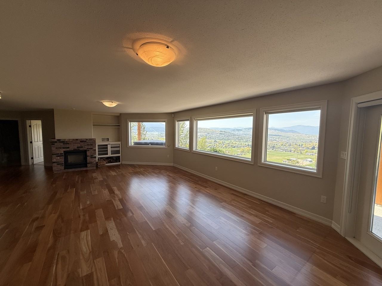 996 Galiano Rd - Photo 4 of 17