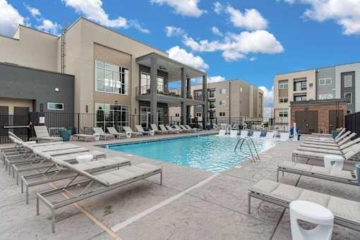 6201 Oakland Ave Ne - Photo 2 of 46