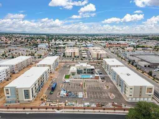 6201 Oakland Ave Ne - Photo 6 of 46