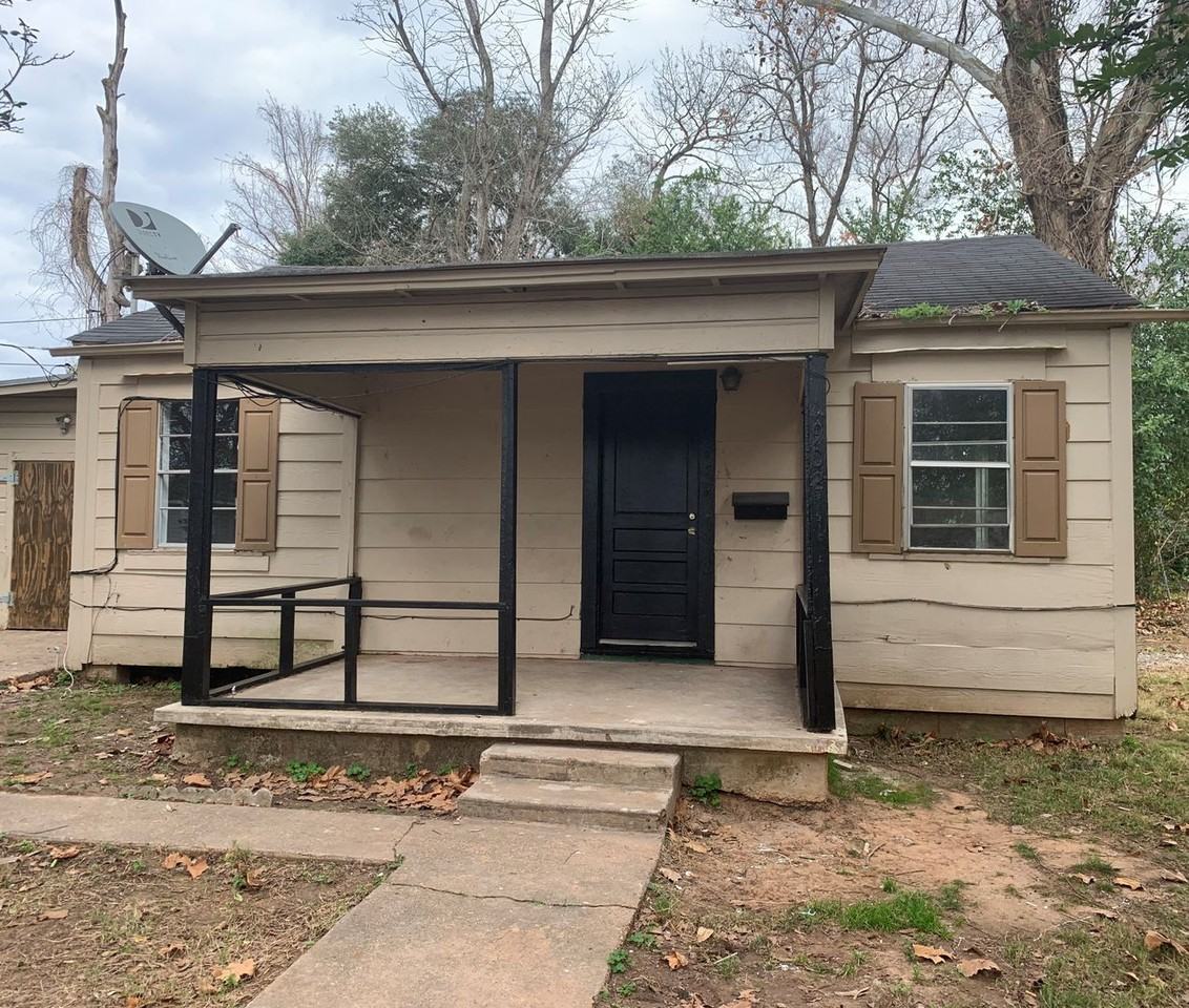 1902 Traffic St - Photo 2 of 5