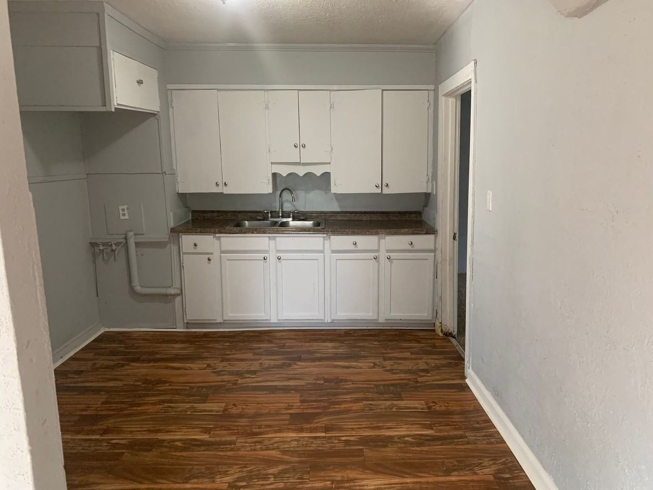 1902 Traffic St - Photo 5 of 5