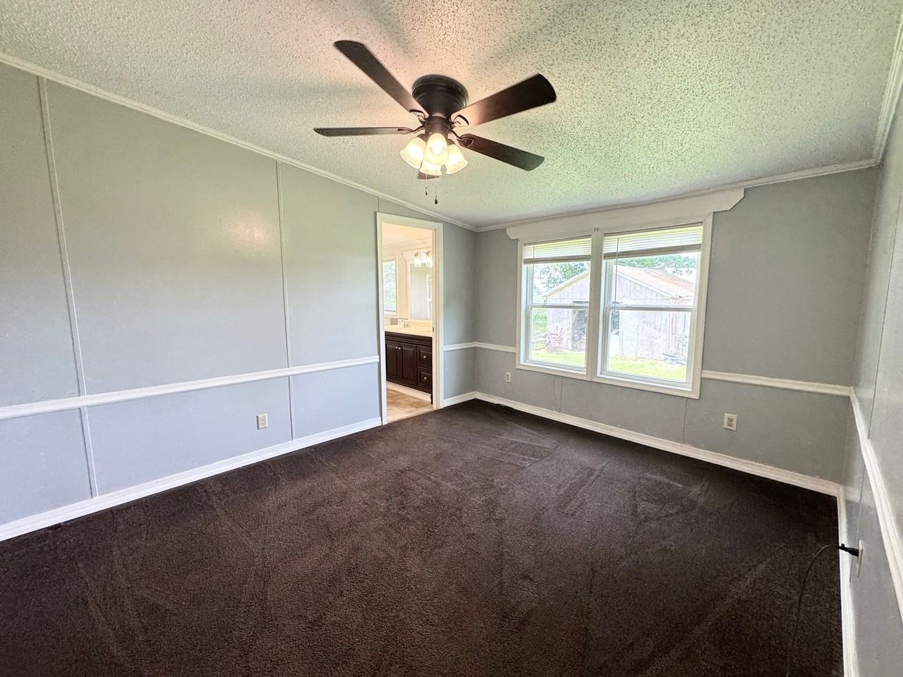 122 Stanley Ln - Photo 3 of 12