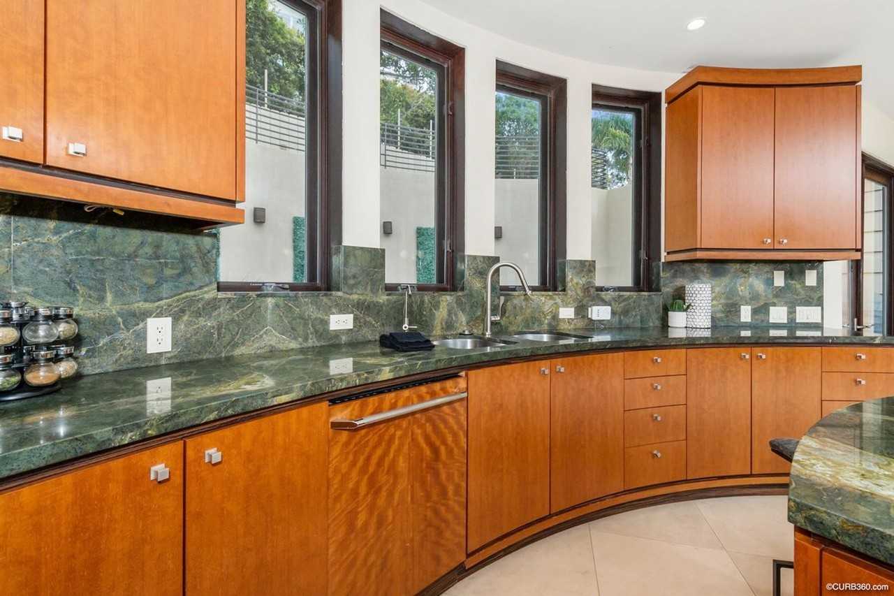 1259 Olivet St - Photo 2 of 50