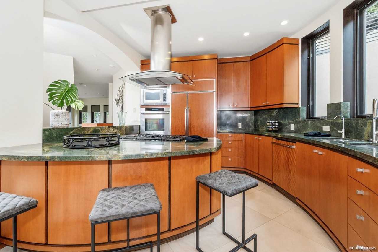 1259 Olivet St - Photo 3 of 50