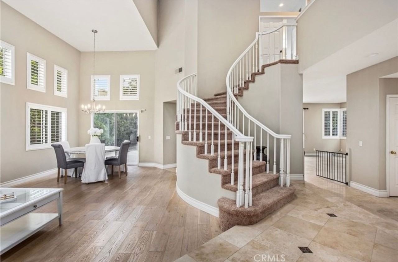 5041 Palermo Dr - Photo 4 of 32