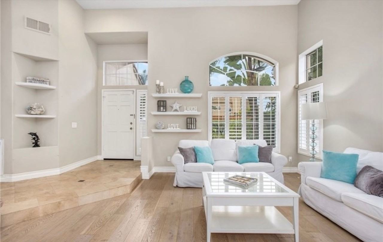 5041 Palermo Dr - Photo 6 of 32