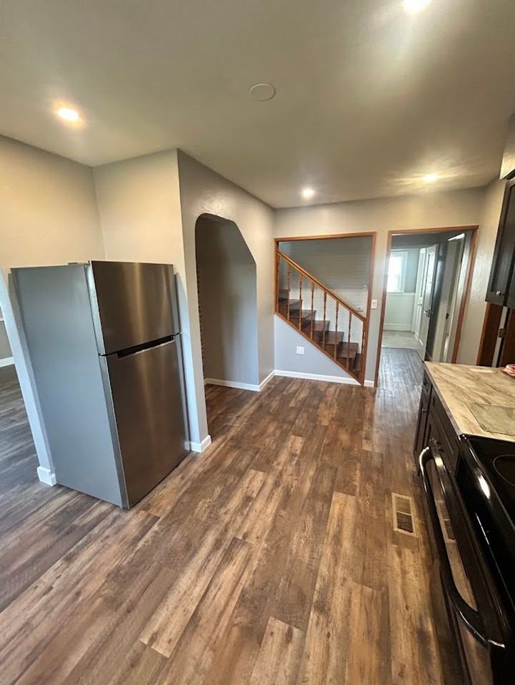 817 Grover St - Photo 2 of 25